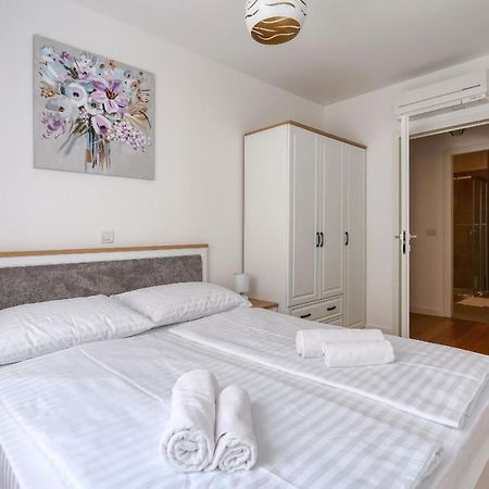 Apartments Luna With Free Parking Задар Екстериор снимка
