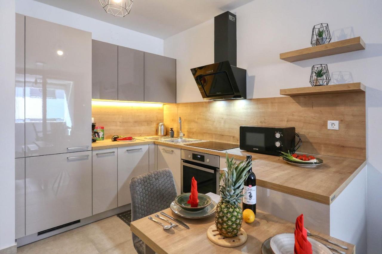 Apartments Luna With Free Parking Задар Екстериор снимка