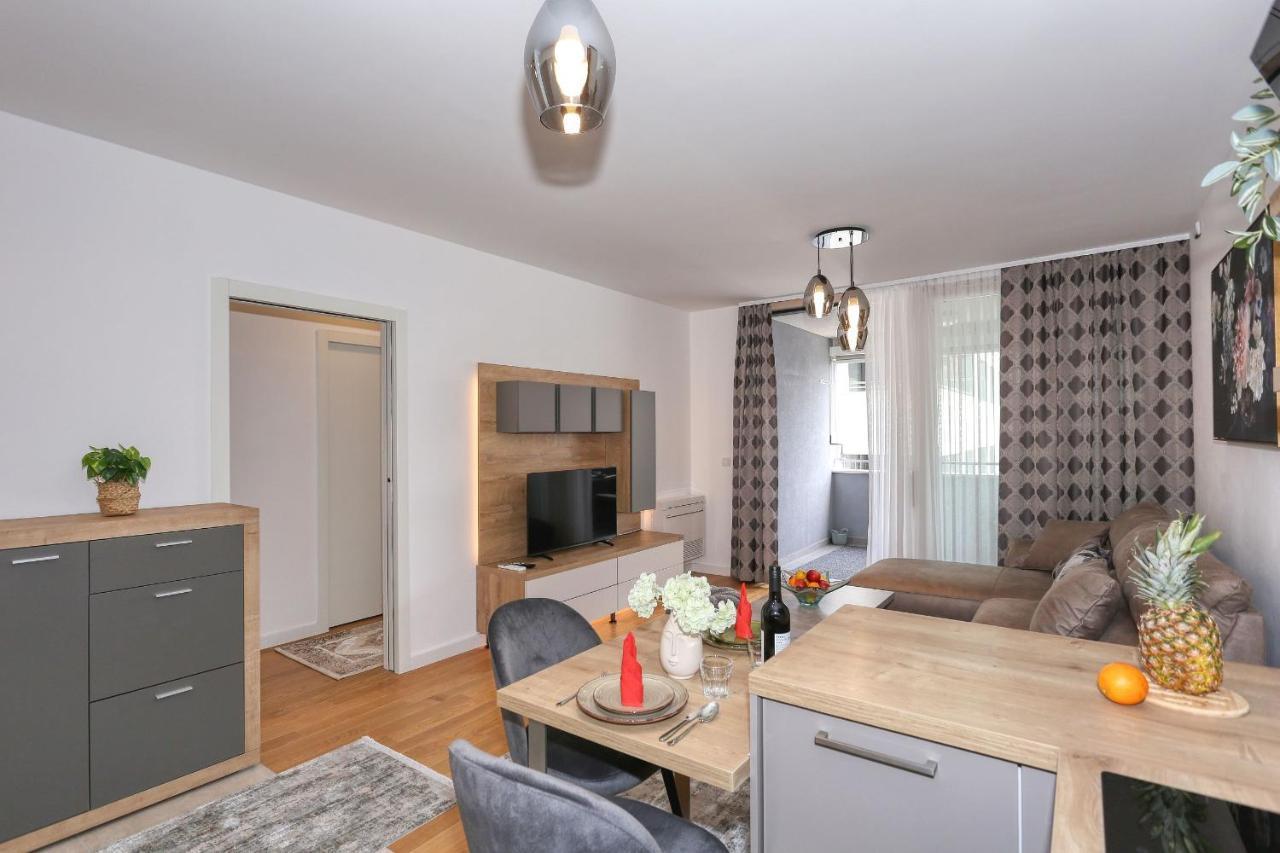 Apartments Luna With Free Parking Задар Екстериор снимка