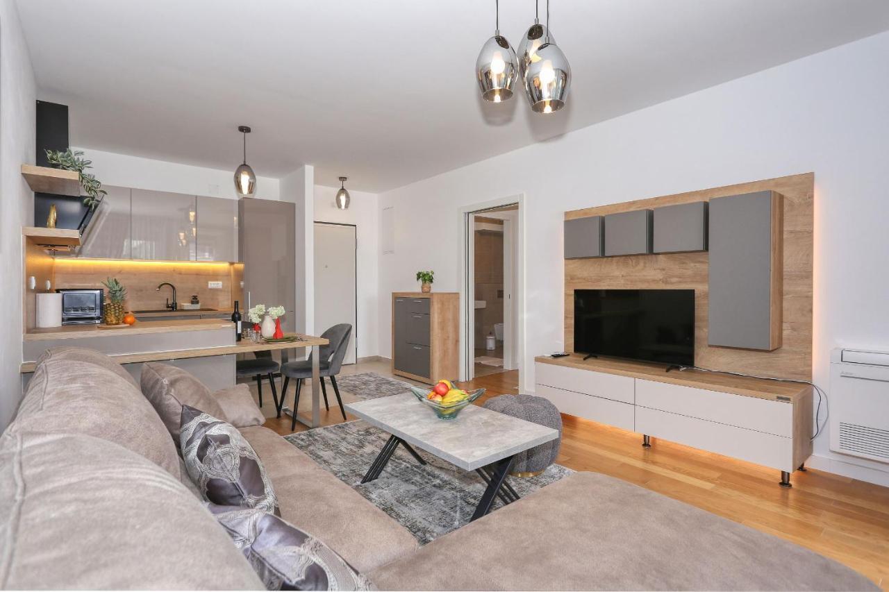 Apartments Luna With Free Parking Задар Екстериор снимка
