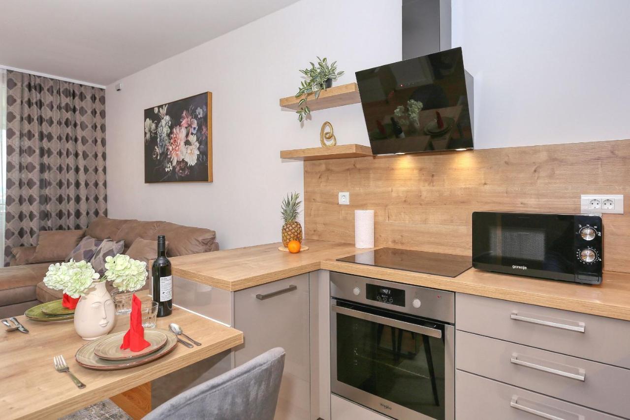 Apartments Luna With Free Parking Задар Екстериор снимка
