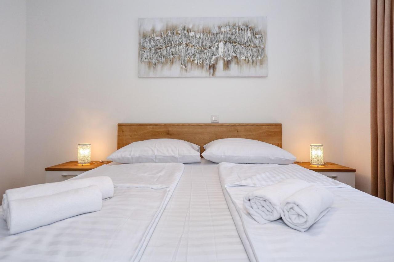 Apartments Luna With Free Parking Задар Екстериор снимка