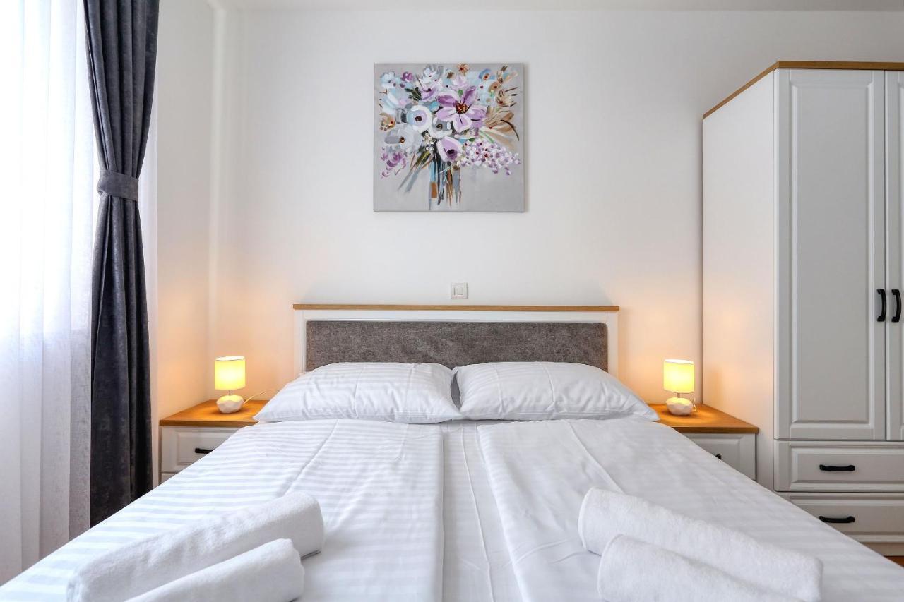 Apartments Luna With Free Parking Задар Екстериор снимка