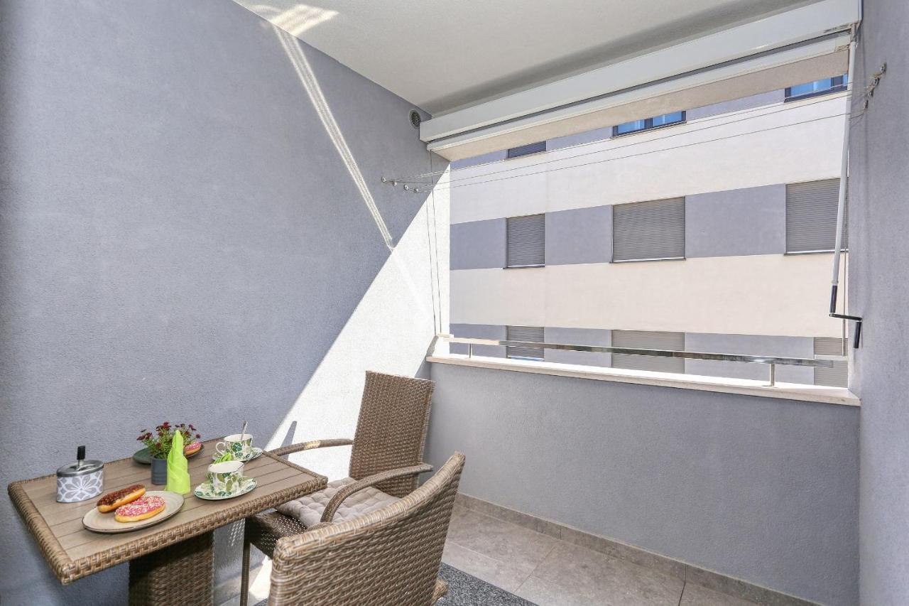 Apartments Luna With Free Parking Задар Екстериор снимка