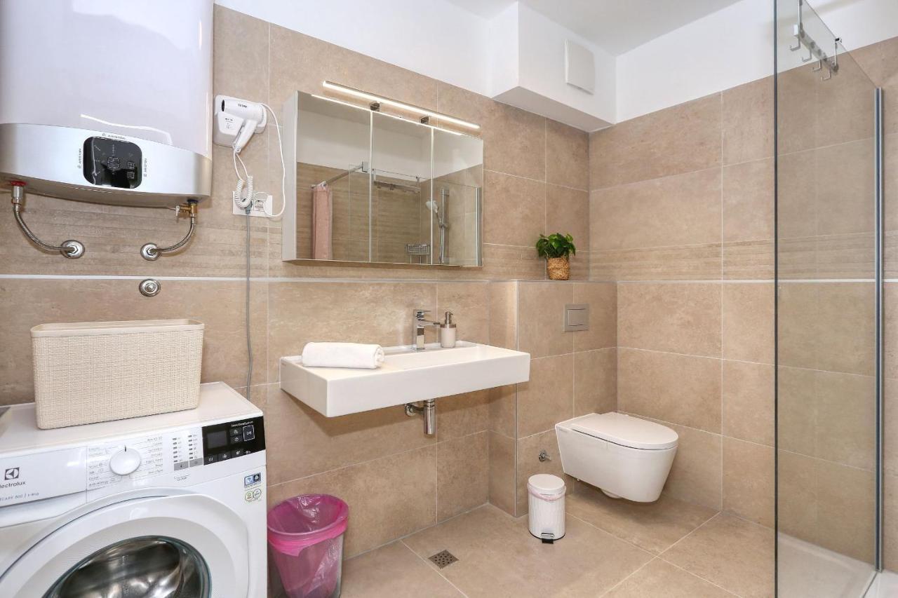 Apartments Luna With Free Parking Задар Екстериор снимка