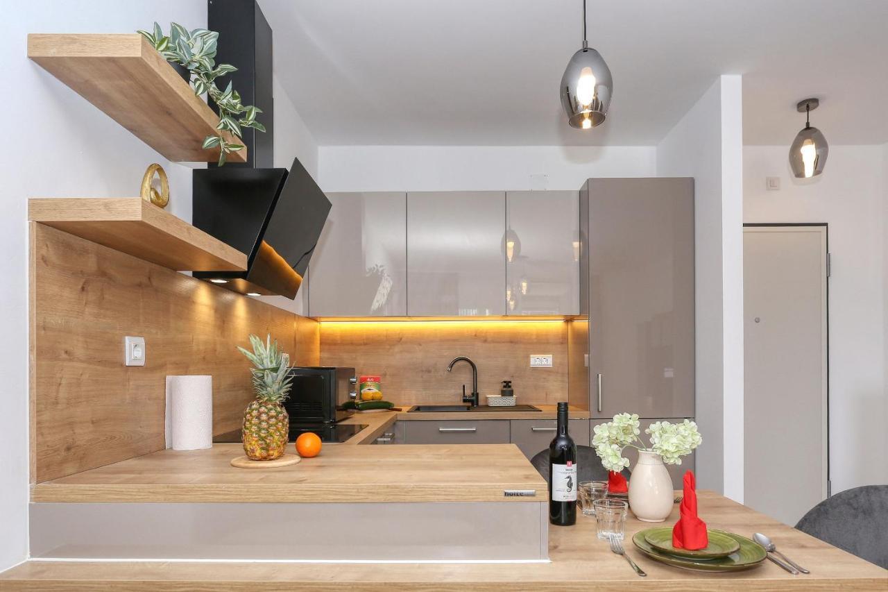 Apartments Luna With Free Parking Задар Екстериор снимка