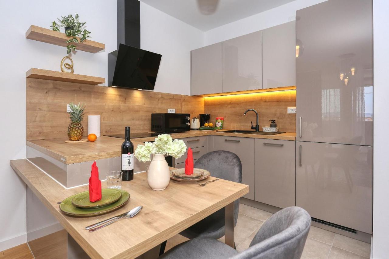Apartments Luna With Free Parking Задар Екстериор снимка