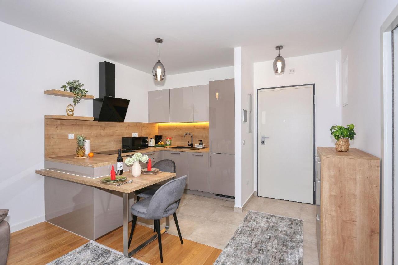 Apartments Luna With Free Parking Задар Екстериор снимка