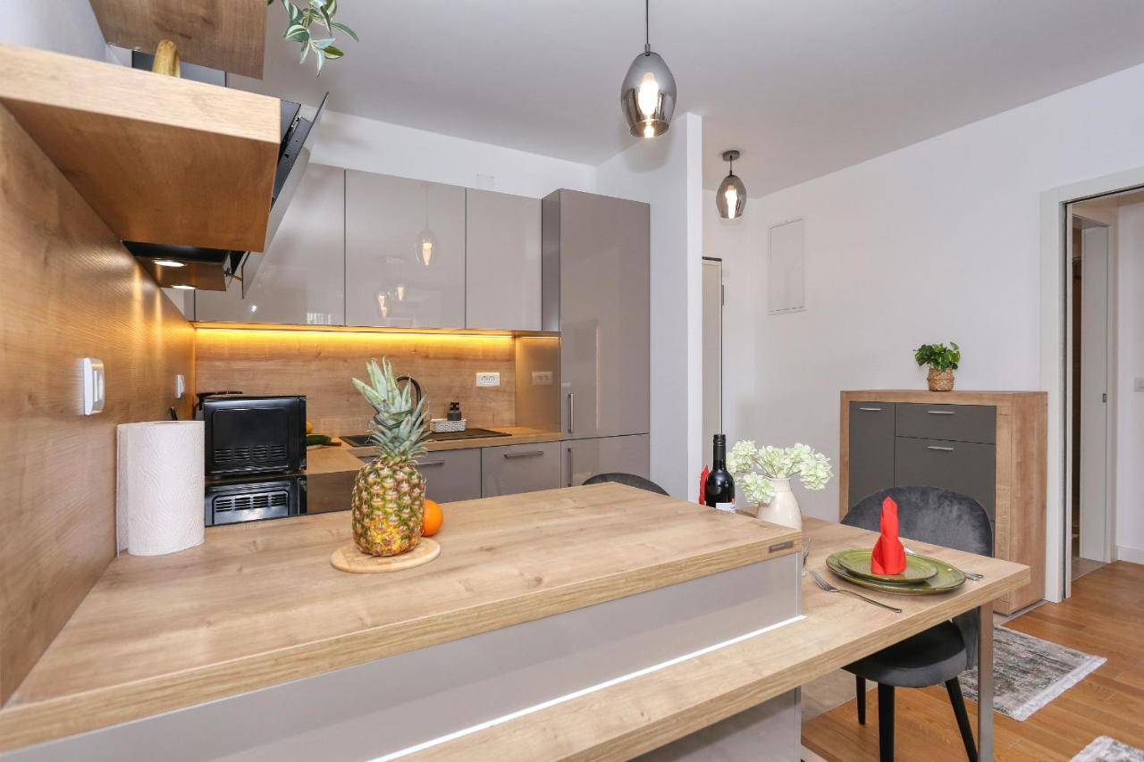 Apartments Luna With Free Parking Задар Екстериор снимка