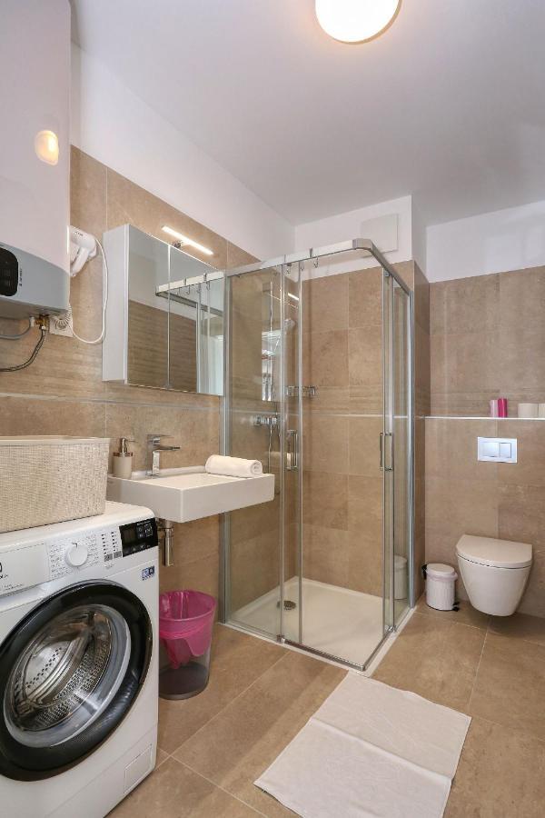 Apartments Luna With Free Parking Задар Екстериор снимка