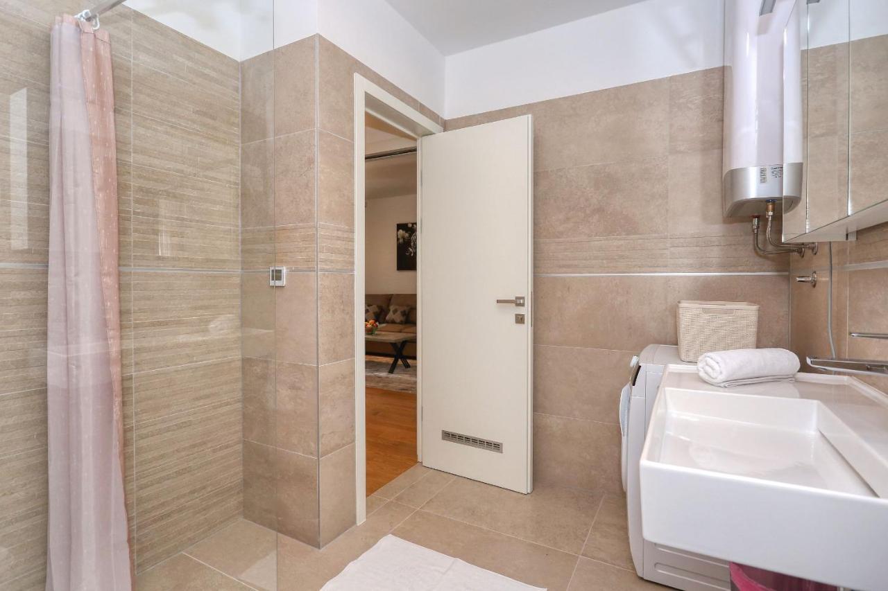 Apartments Luna With Free Parking Задар Екстериор снимка